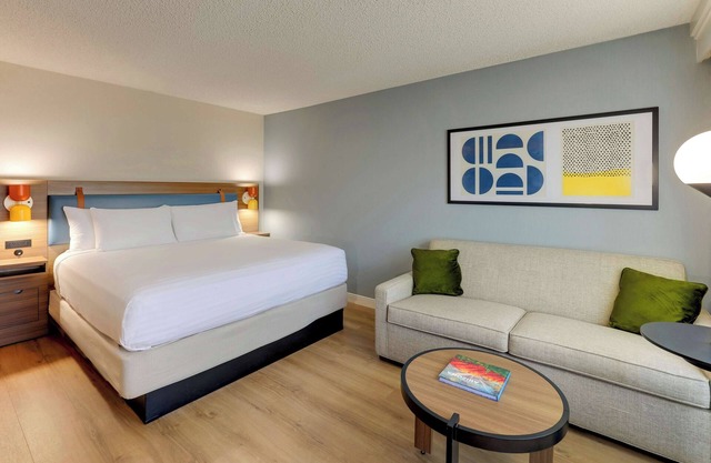 Pet-Friendly Scottsdale Unit Near Mayo Clinic, Pool & Fitness Center