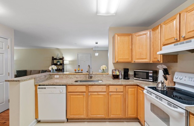 Pet Friendly Spacious 2bedrooms/2baths Apt