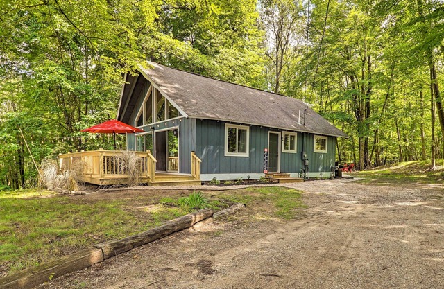 Pet-Friendly Stanwood Sanctuary w/Fire Pit!