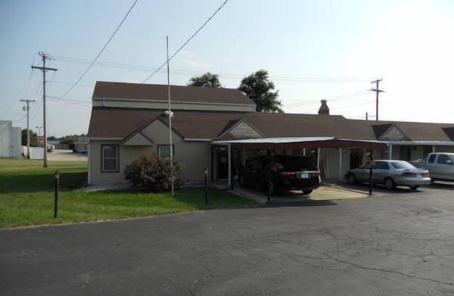 Pet-Friendly Stay at Knights Inn Harrisonville! A close to Nature experience!