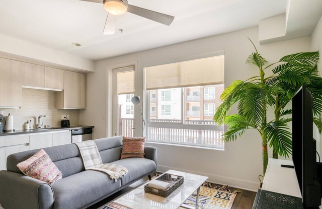 Pet Friendly Studio in Glendale + Parking