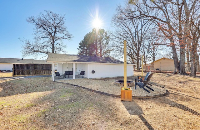 Pet-Friendly Studio w/Yard & Fire Pit in Vilonia!