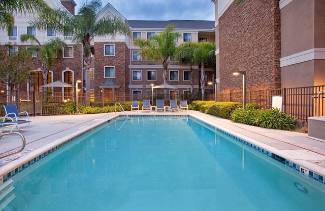 Pet- friendly Suites with Free Breakfast in Great Location Near Black's Beach!