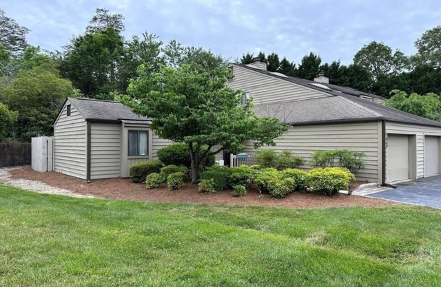 Pet Friendly Townhome High Point in Gated Community