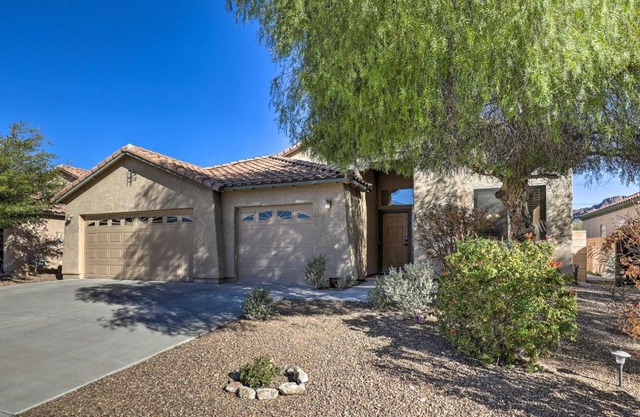 Pet-Friendly Tucson Home with Patio and Mountain Views
