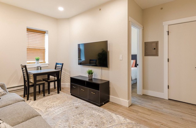 Pet Friendly Updated One Bedroom Apartment