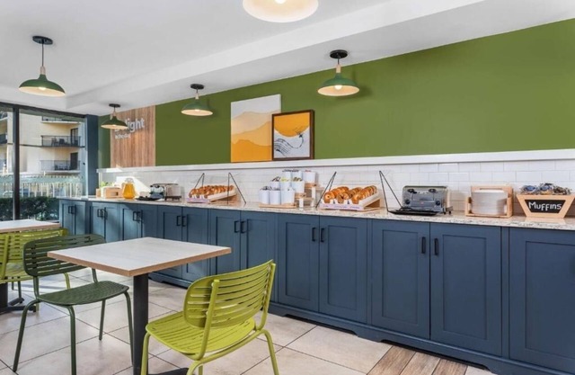 Pet Friendly Queen Stay! 2 Units with Parking and Pool Access Near Beach Park!