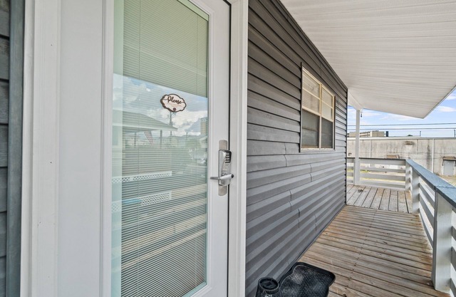 Pet Friendly! Hot Tub! Sleeps Six!