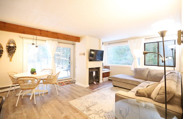 Pet Friendly Waterville Valley Condo close to Town Square! (SB5V)