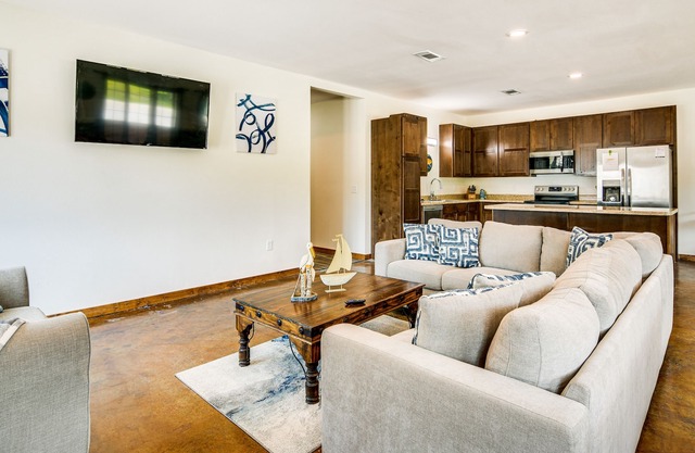 Pet-Friendly Vacation Rental Near Bull Shoals Lake