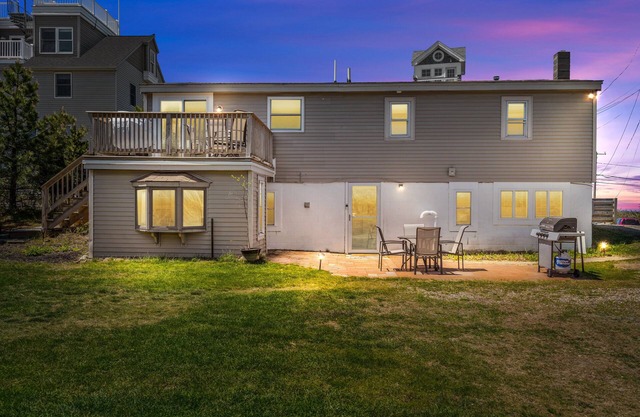 PET FRIENDLY-Walk to Beach-Fire Pit-40 Min to Salem, MA-WINTER RENTAL AVAILABLE