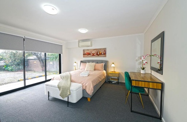 Pet Friendly Well-appointed 3BM Retreat Parking Netflix