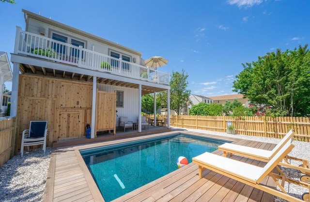 Pet Friendly with a new pool, outdoor space and 4 bedrooms! Great location within walking sitance to 96th Street shopping and activities.