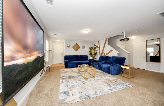 Pet-FrndlyRetreat 600MbpsWiFi 8mi to IAH Sleeps 14