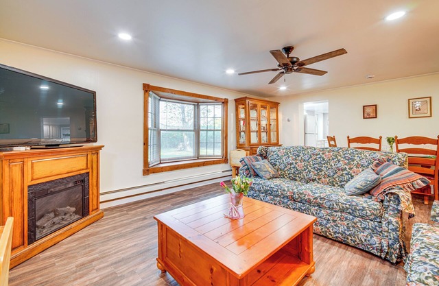 Pet-Friendly Little Egg Harbor Home w/Fenced Yard