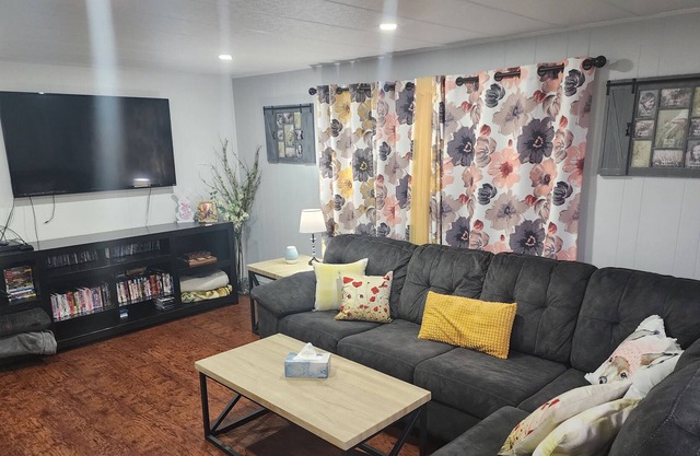 Petenwell Cottage with Big GameRoom,Firepit,WI-FI,Pet friendly place!!