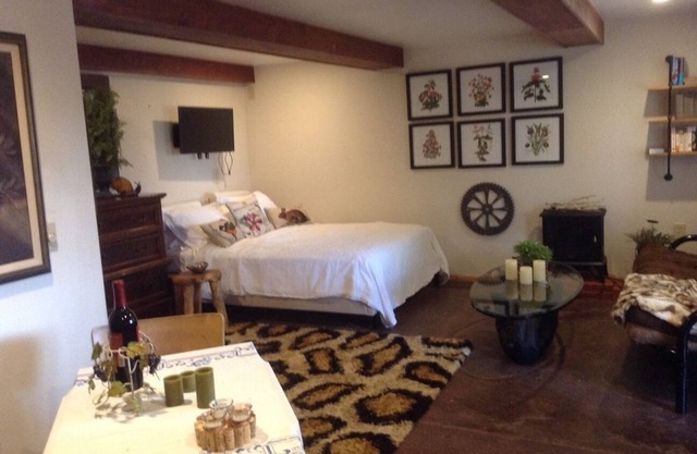 PETFRIENDLY, ROMANTIC , STUDIO WITH INCREDIBLE LAKEVIEW, PRIVATE - CLOSE TO ALL