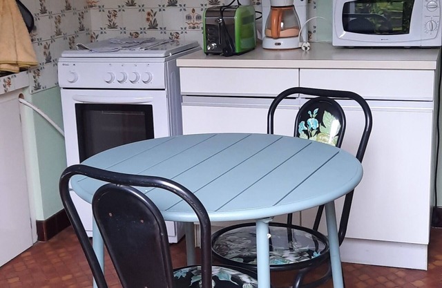 Petite Appartement Avec Jardinet qui Domine le Village de Saint Cyprien