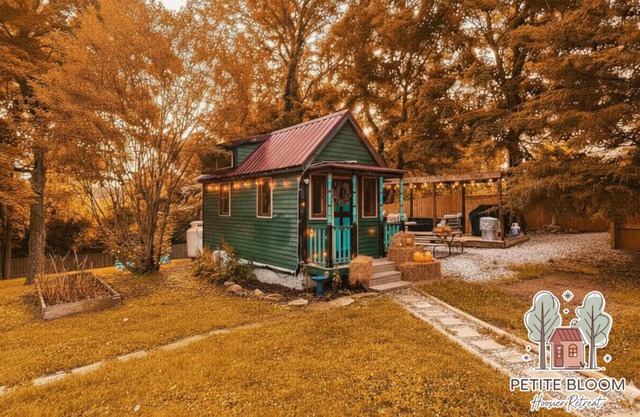 Petite Bloom Hoosier Retreat