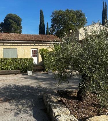 Petite maison mitoyenne, clim, rénovée, calme
