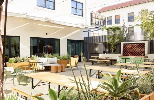 Pets Are Welcome, Luxury in Central Valley Uni w/24/7 Fitness Center