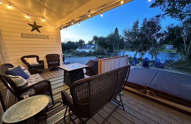 Pets, Waterfront, Hot Tub, Fire Pit, Noon Checkout