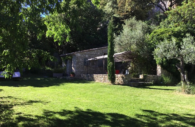 Pets welcome, quiet location, south facing. Swimming pool.