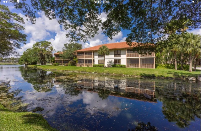PGA National Resort Golf Villa - Luxurious Two Bedroom First Floor Water View