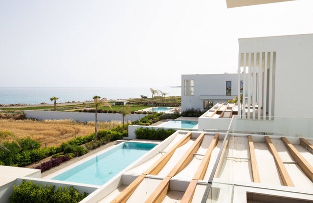 Phaedrus Living: Serenity Waves Villas No.8
