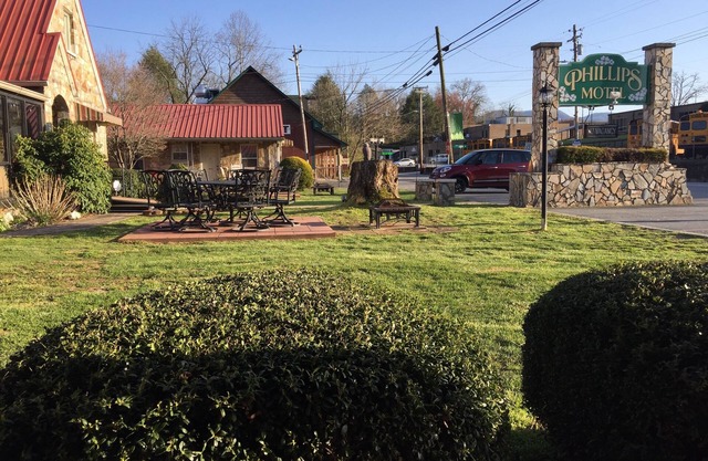 Phillips Historic Motel & Cottages