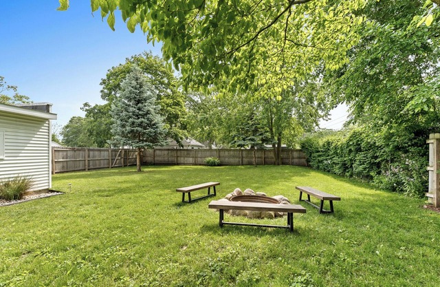 Philo- Beaches, Lk. Michigan, Pet Friendly, Fenced yard, Large Patio