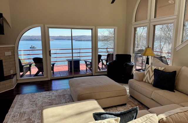 Pickwick Lake Front Estate w/Spectacular Views, Boat Slip & Swimming Pool