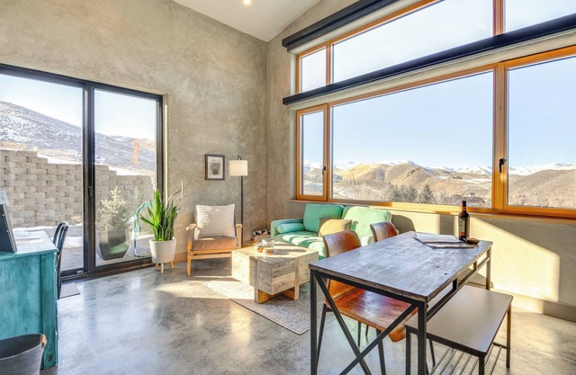 Picture-Perfect View: Cozy Hailey Eco Studio!