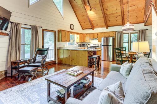 Picturesque Mountain Cabin with Hot Tub and Fire Pit!