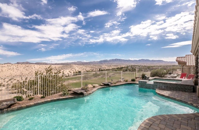 Picturesque Oasis on the Iron Wolf Lodge Golf Course