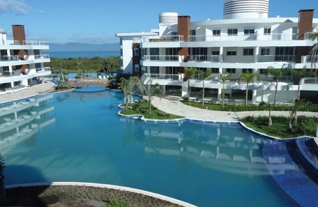 Piece of paradise: fit with 2 suites at Marine Resort on the seafront!