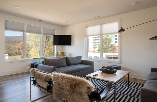 Piedmont Place 304| Lux Vineyard & Brewery Getaway in the Heart of Crozet | Pet Friendly