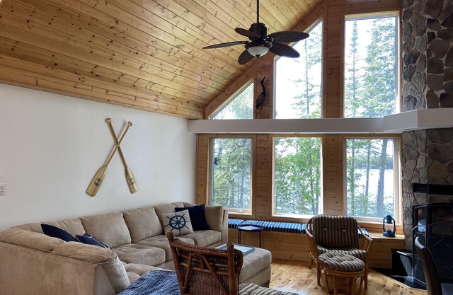 Pier 6 - Ultimate 5 bedroom family destination on beautiful Shoal Lake/LOTW ON