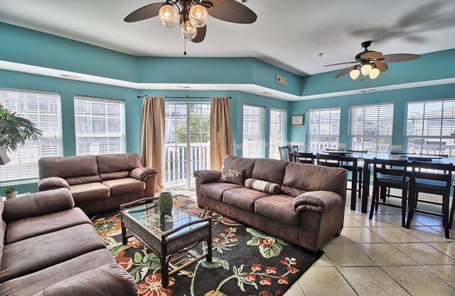 Pier Watch Villas 105-Sleeps 12-6bed/4bath-WIFI-TV All Rooms-Full Kitchen-Pools