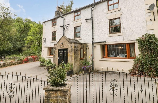PIG-OF-LEAD, family friendly, character holiday cottage in Bonsall