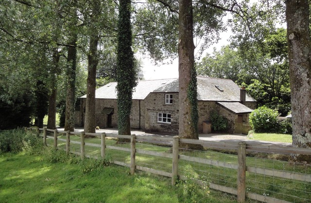 PIGWIGS PLACE, pet friendly, country holiday cottage in Cornwood