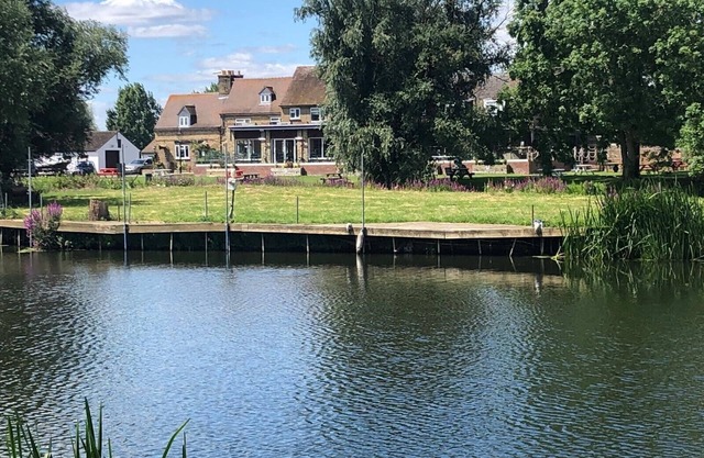 Pike & Eel Hotel and Marina
