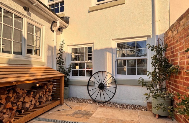 PILCHARD COTTAGE, pet friendly, character holiday cottage in Dawlish
