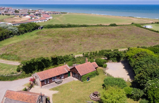 Pilgrims Chase - Three Bedroom House, Sleeps 6