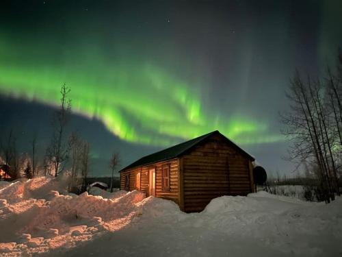 Pilot Lodge - Entire Cabin on Private Airstrip