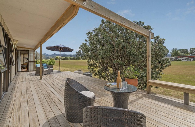 Pilots Rest - Pauanui Airfield Holiday Home