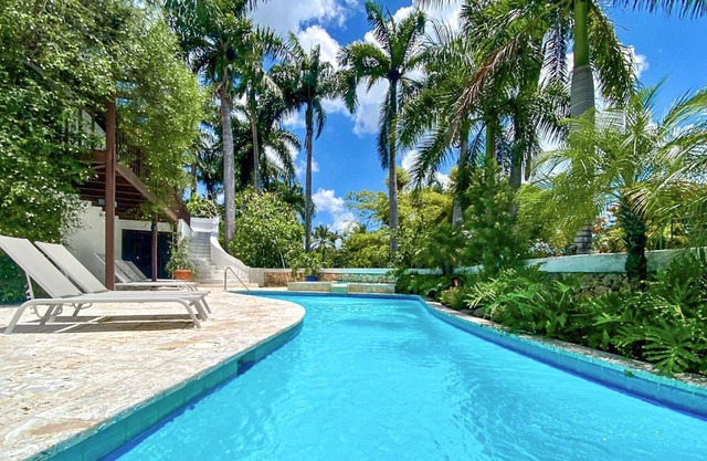 PIÑAS13 Tropical Holidays in Casa de Campo - 4BDR with private pool and jacuzzi