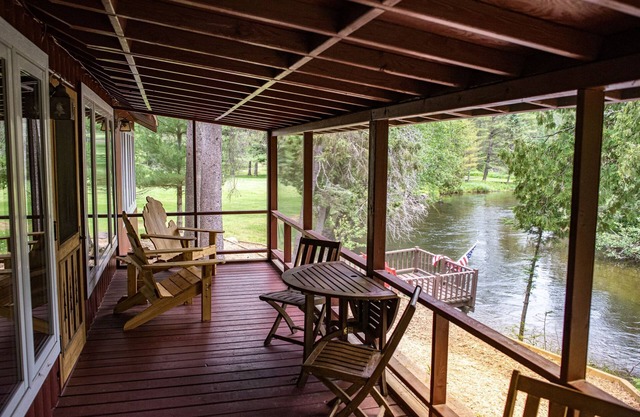 Pine Bend Cottage -Get Cozy on the Au Sable