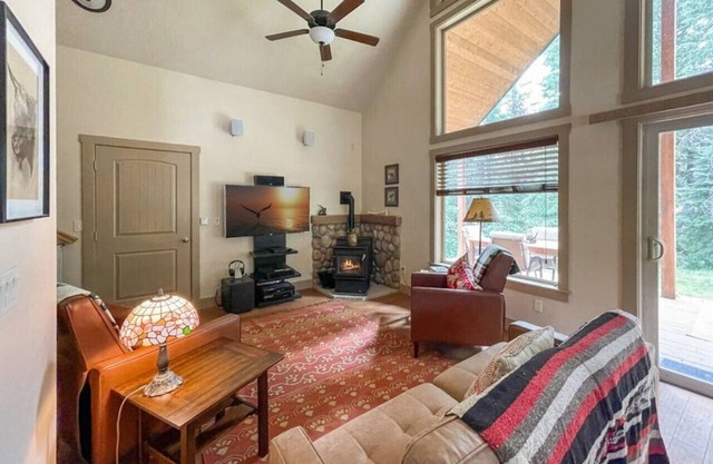 Pine Cone Cottage .