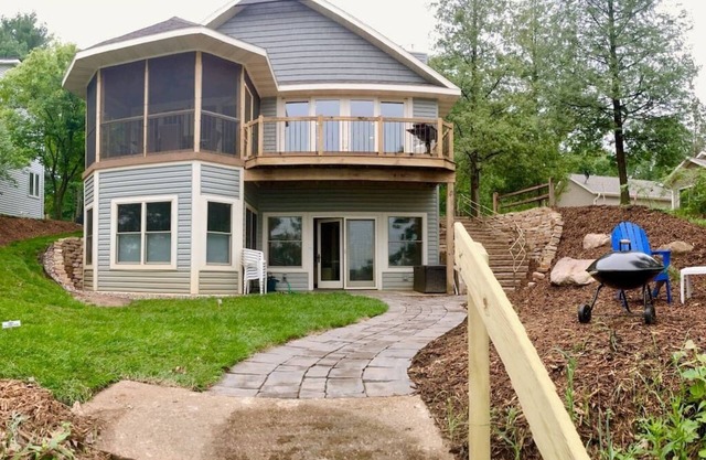 Pine Lake Waterfront Home, 4 Bedroom, 3.5 Bath Sleeps 12